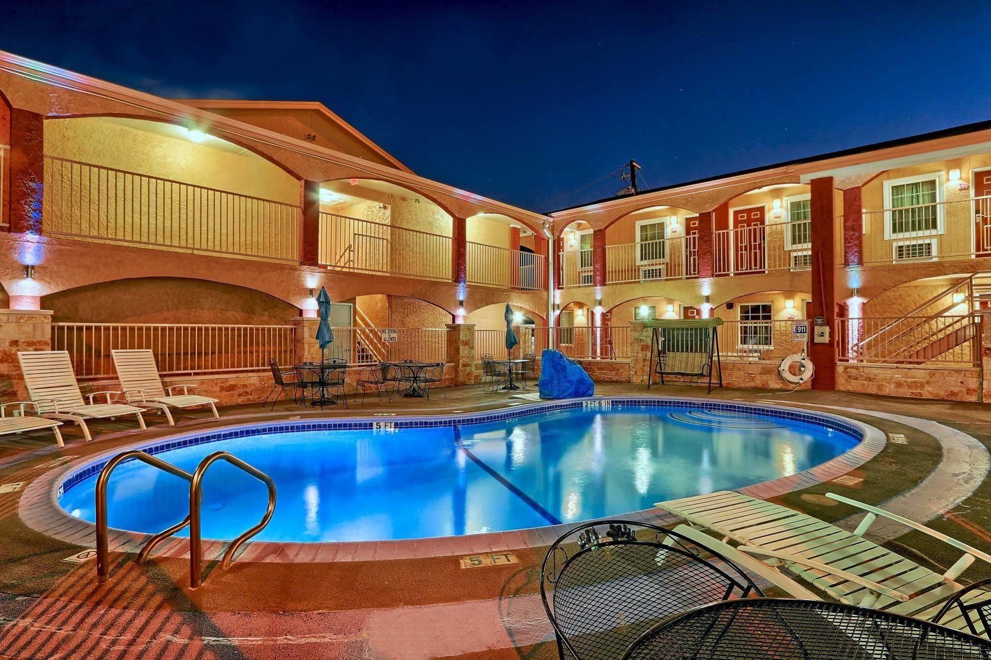Econo Lodge Austin South מראה חיצוני תמונה